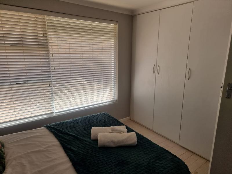 To Let 6 Bedroom Property for Rent in Outeniqua Strand Western Cape